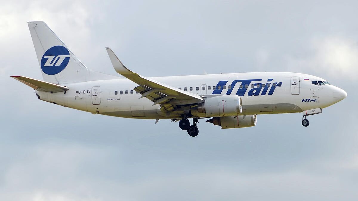 Самолет Utair вернулся в Рощино из-за проблем в кабине пилотов