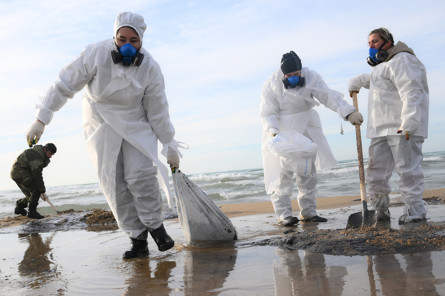 «Известия»: вылов рыбы в Азовском и Черном море могут ограничить