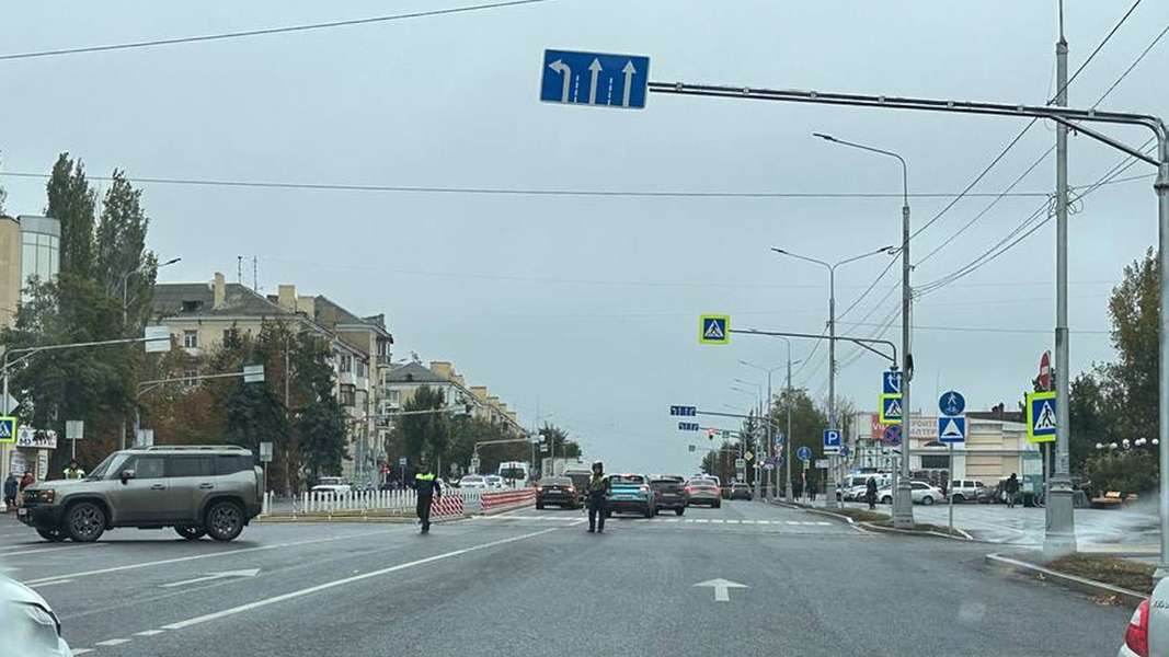 В центре Луганска взорвался автомобиль