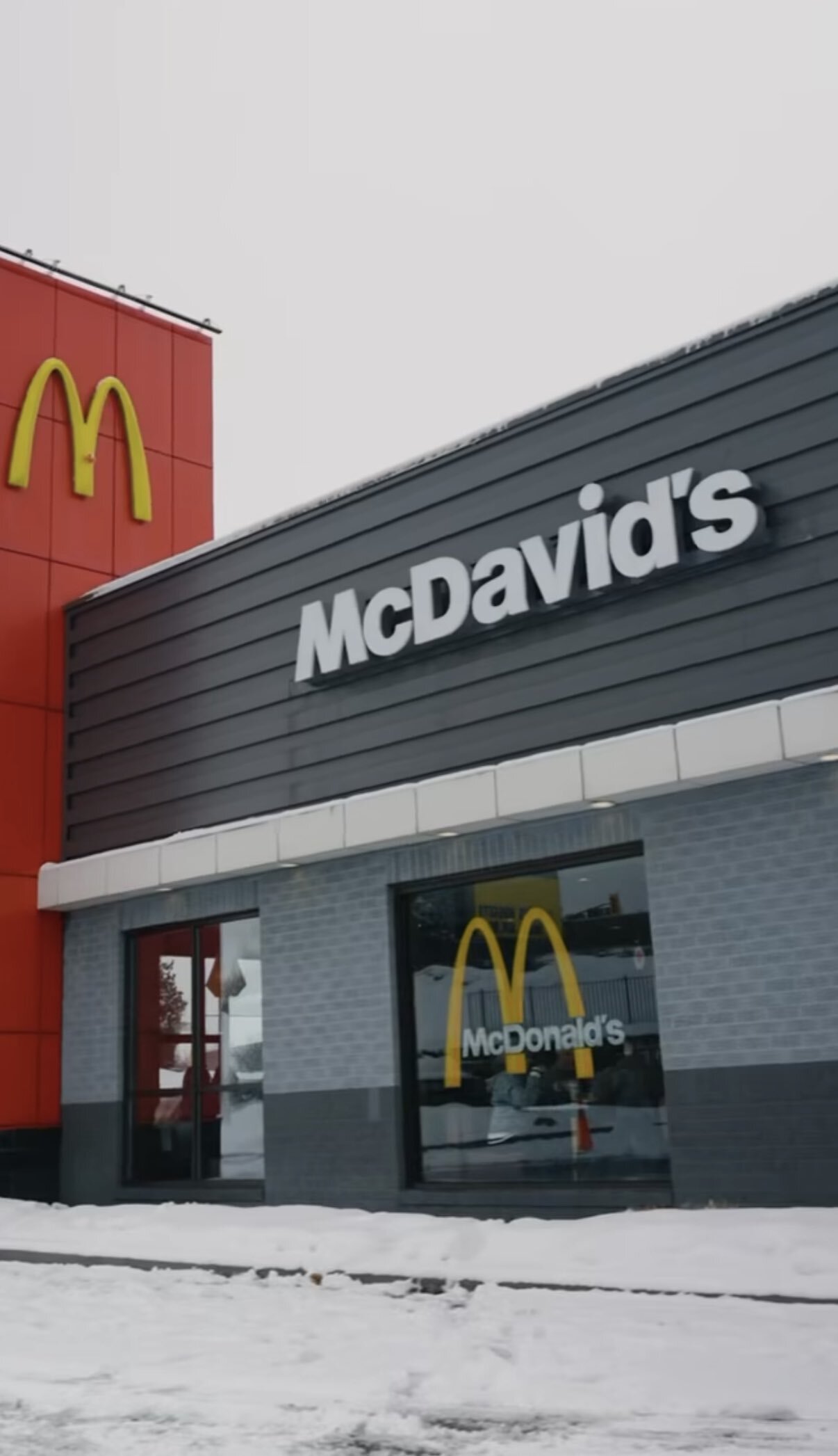 McDonalds временно переименовал 2 ресторана в Канаде в McDavids в честь гола Макдэвида в финале с США