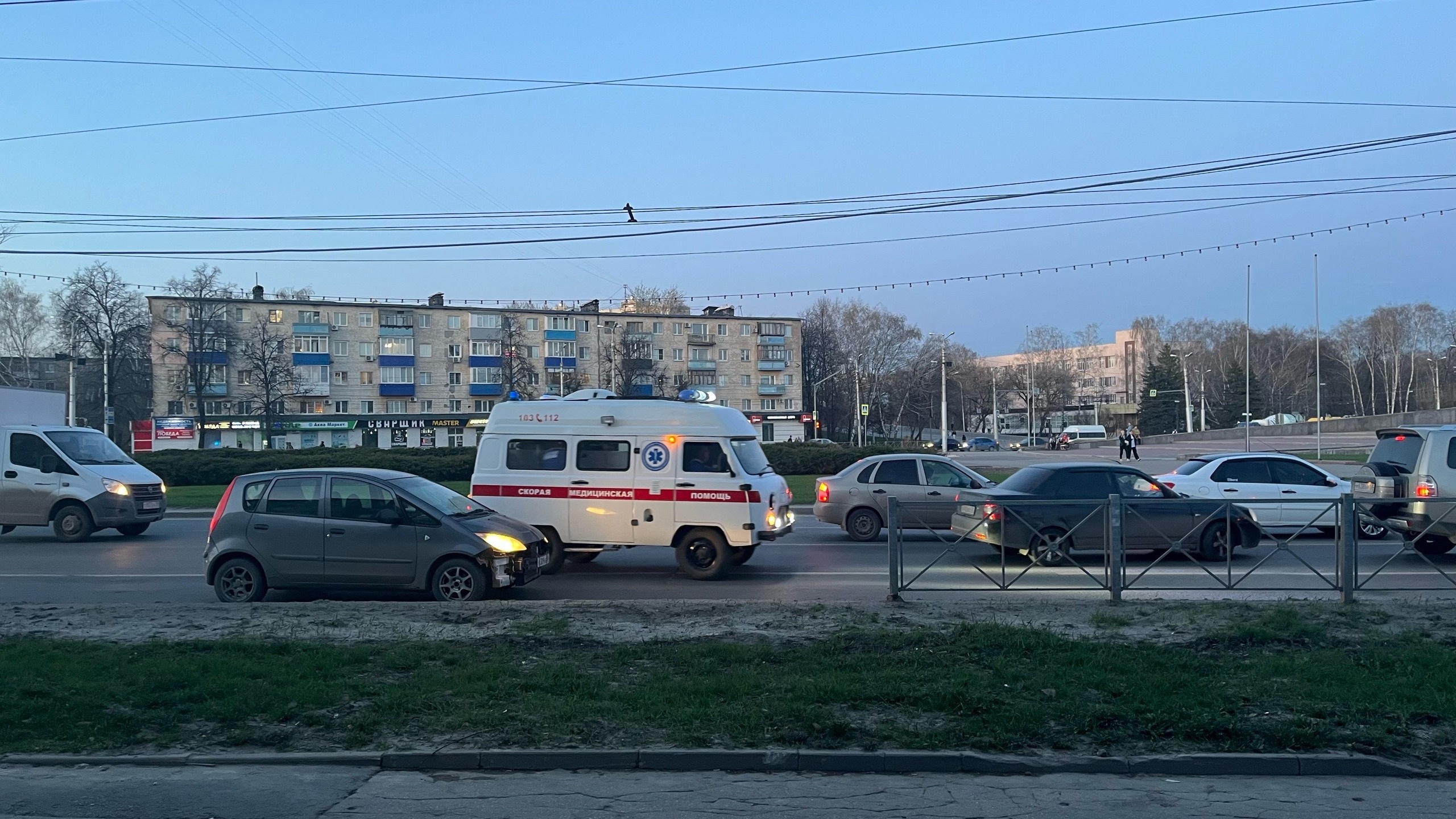 В Пензенской области в перевернувшемся Мерседесе пострадали двое молодых парней