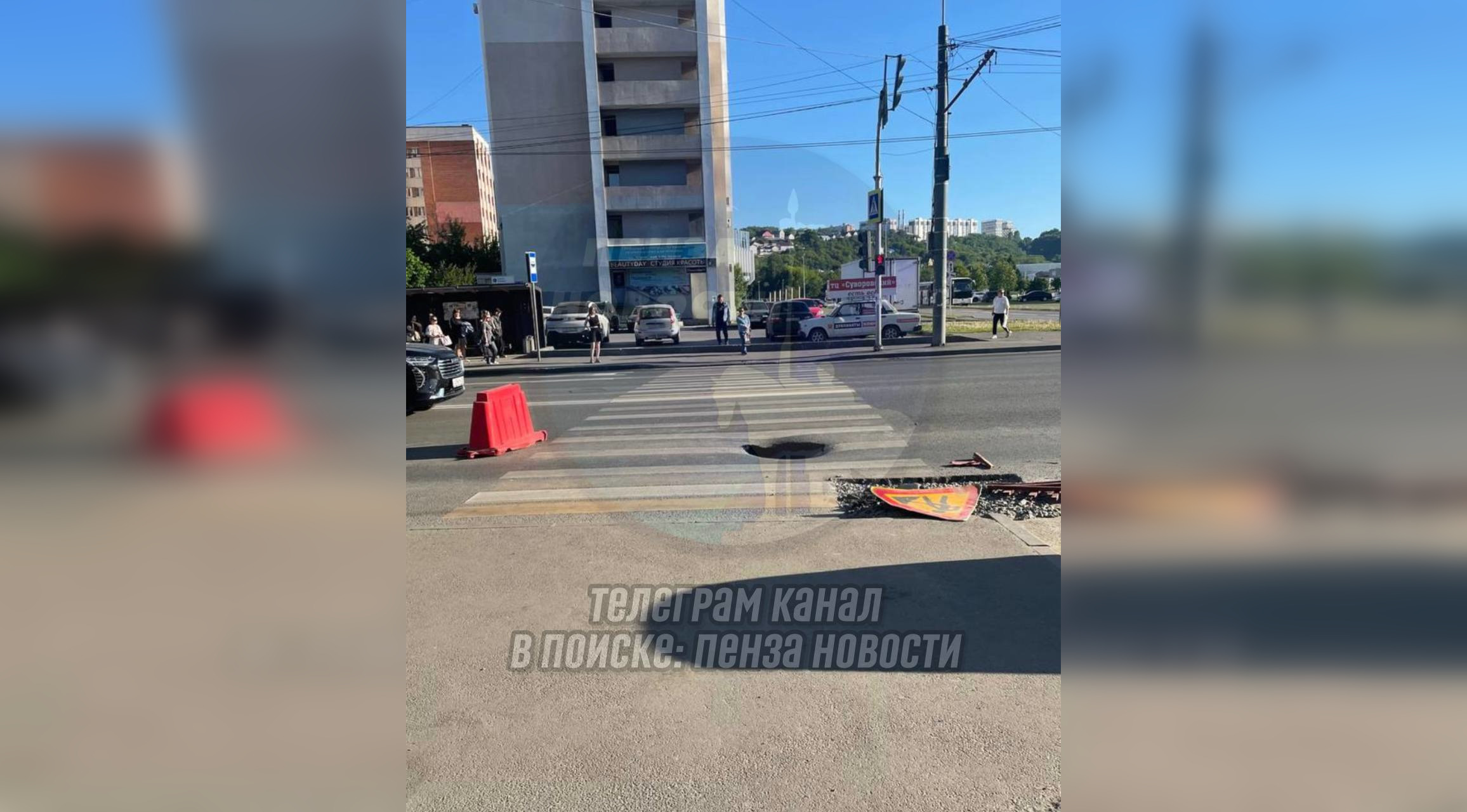 Пензенцы пожаловались на дыру в асфальте на Суворова около филармонии