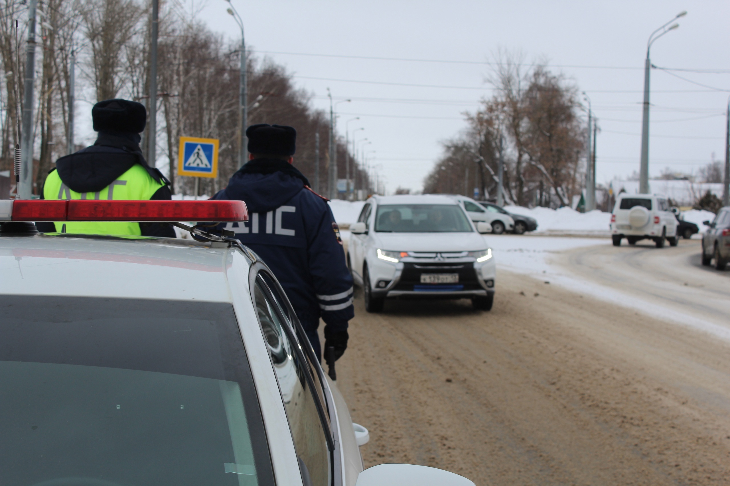 Штраф 500 рублей и конфискация для водителей с новогодним настроением: ГИБДД тормозит этот тип авто