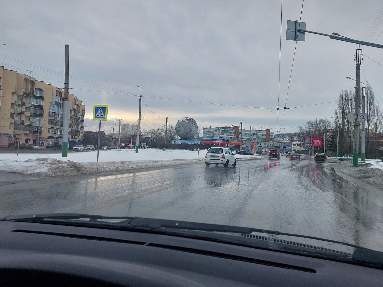 Больше никакого конденсата на стеклах: положите пакет под лобовое и ездите с кайфом всю зиму