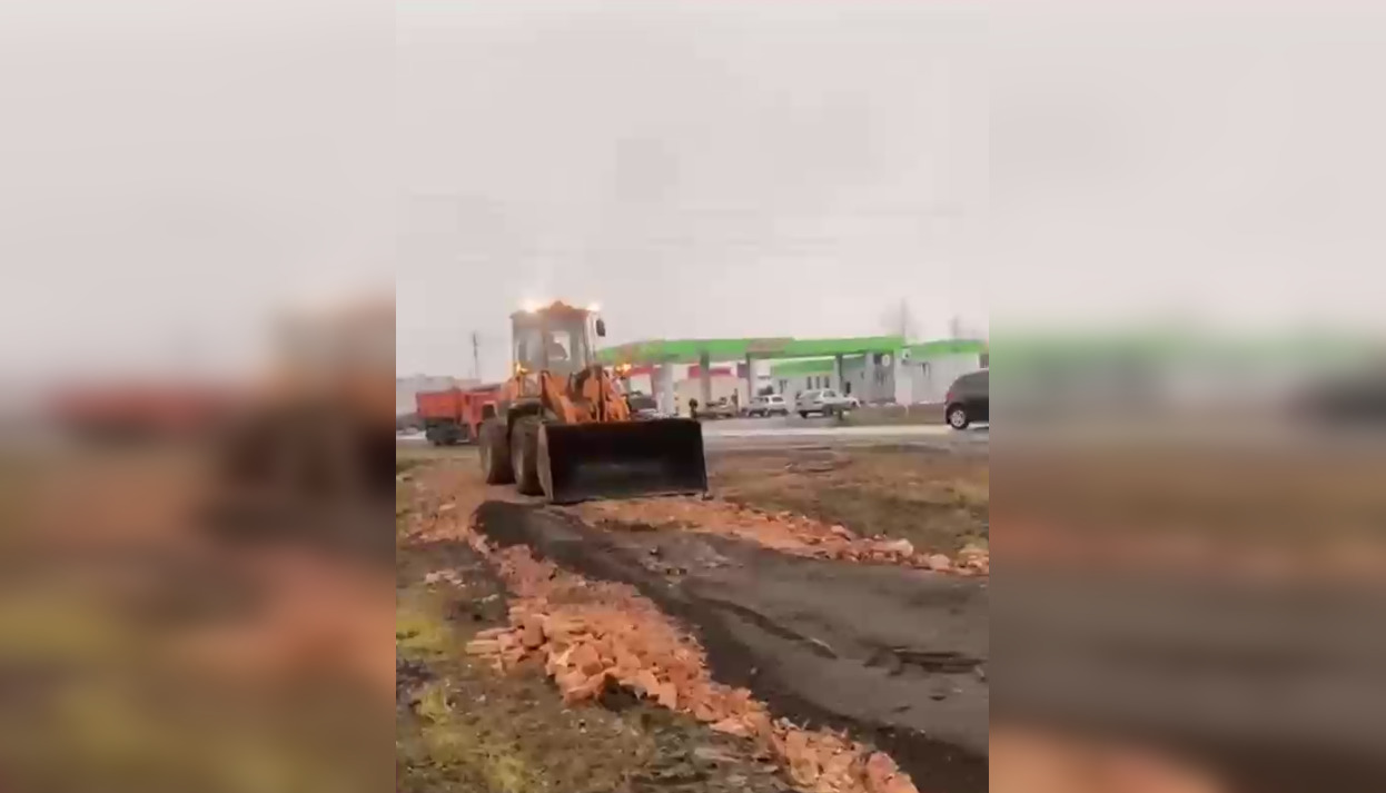 В Каменке на перекрестке Центральная – Лесная благоустроили тротуар