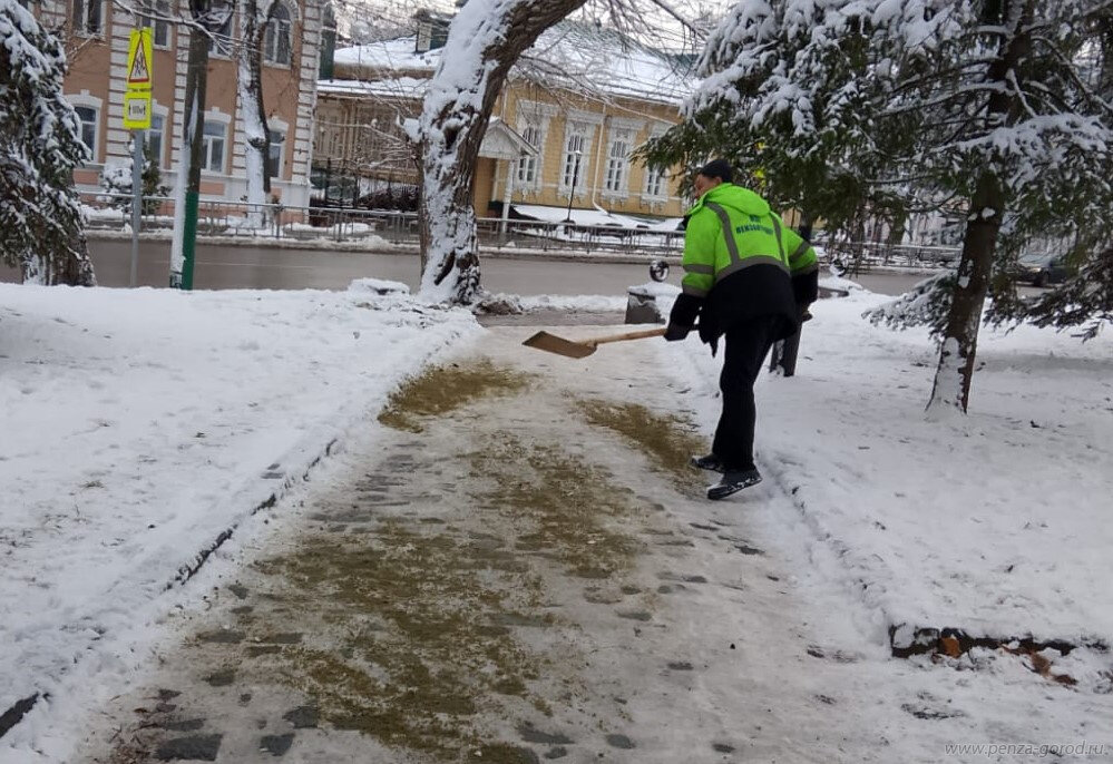 В Пензе уборкой снега занимаются 133 сотрудника МБУ «Пензавтодор»