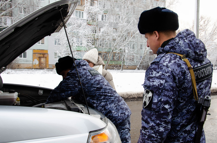 Пензенские росгвардейцы пришли на помощь девушке-водителю