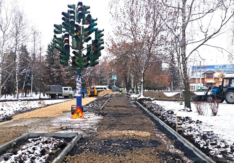 В Пензе ведется ремонт пешеходной зоны у Светофорного дерева