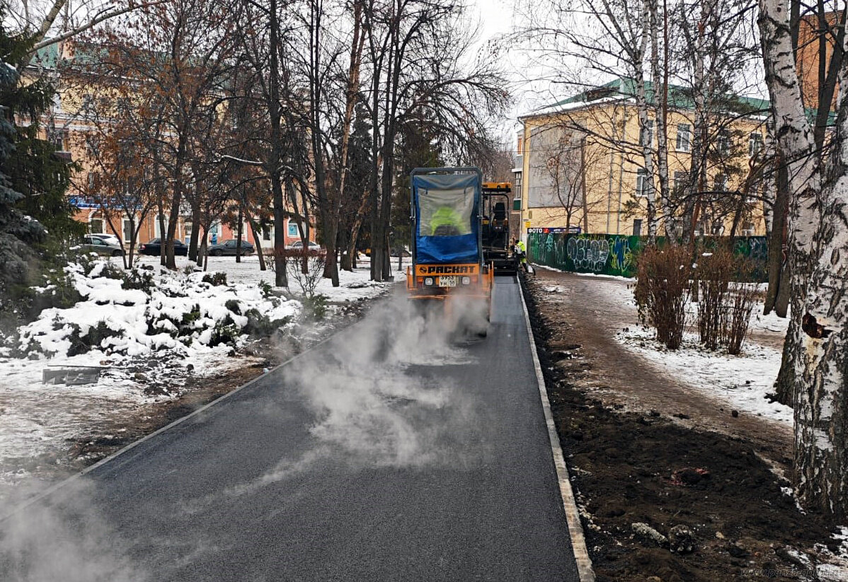 В Пензе завершены ремонтные работы на территории у Светофорного дерева