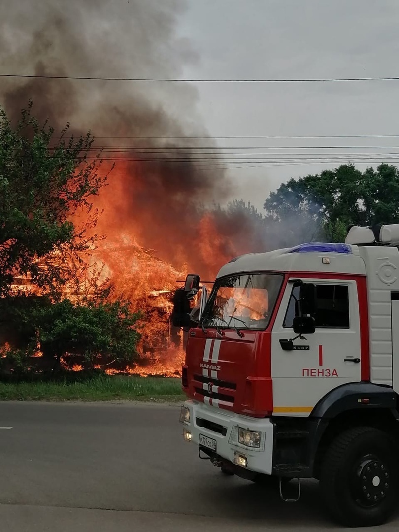 В селе Наровчат сгорел тягач, в селе Студенка — дом