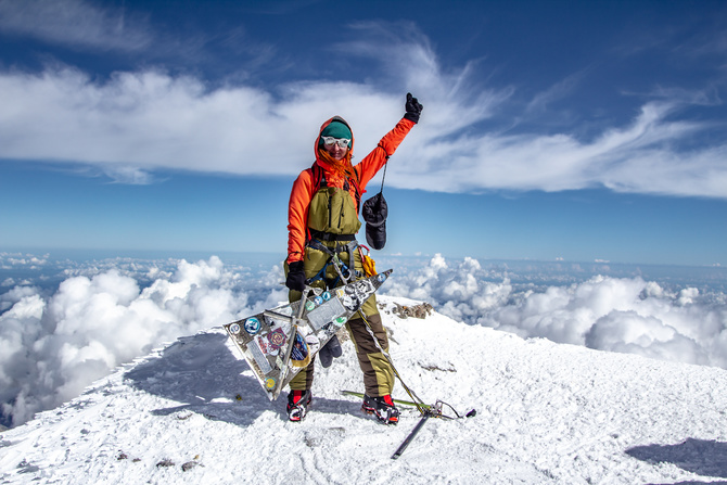 Номинация премии 'Mountain Guides' - Ксения Котляр. Премия 'Стальной Ангел'