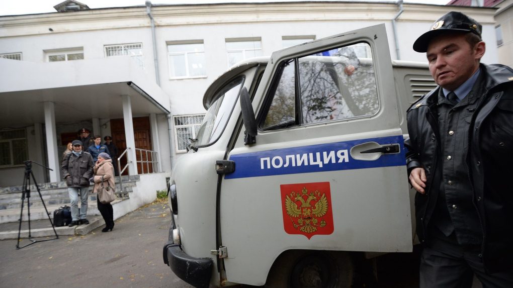 Строители в Верхней Пышме не поделили технику: в ход пошли кулаки и пожарные багры