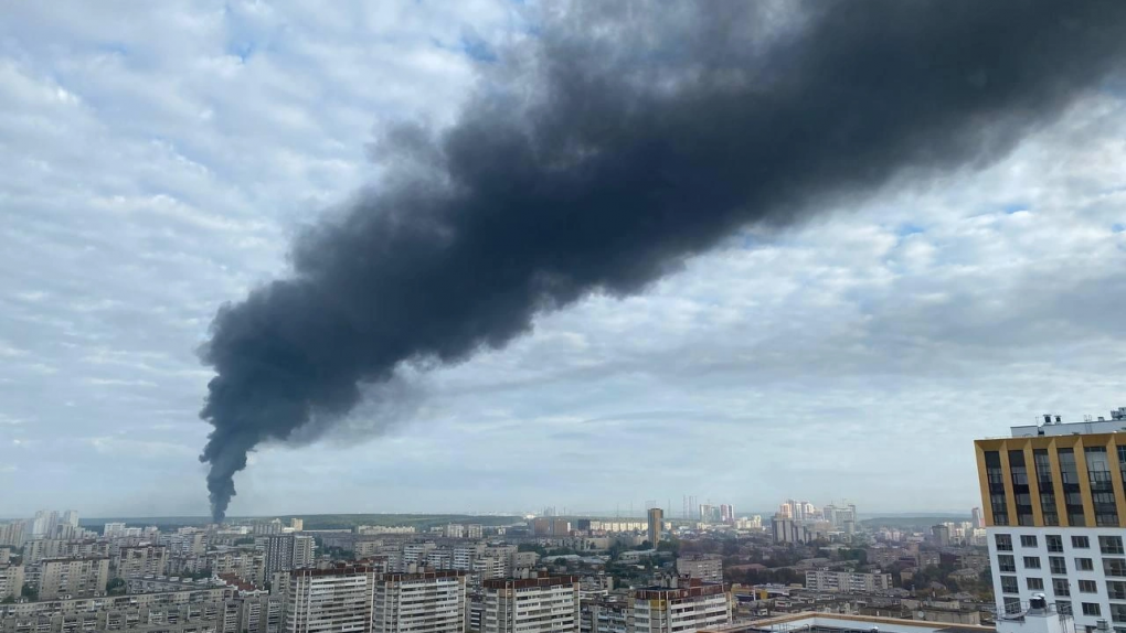 После пожара на складе покрышек в Екатеринбурге стало опасно дышать