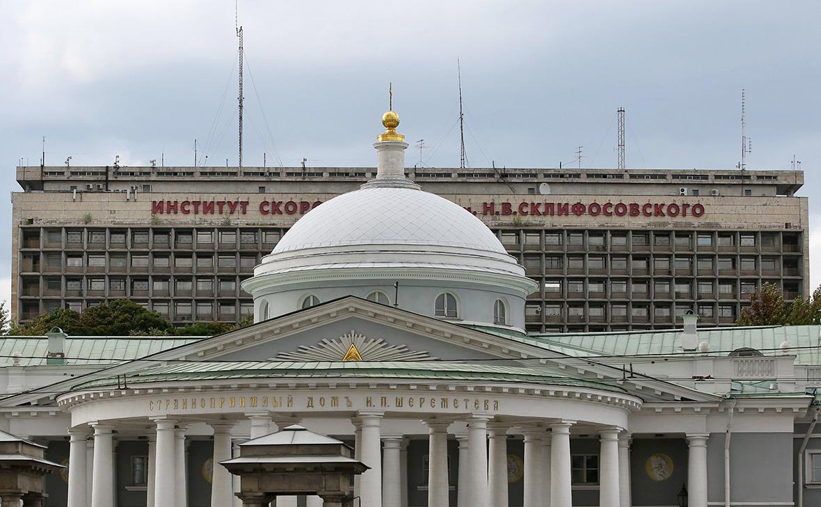 Три человека пострадали при пожаре в автосервисе на северо-западе Москвы