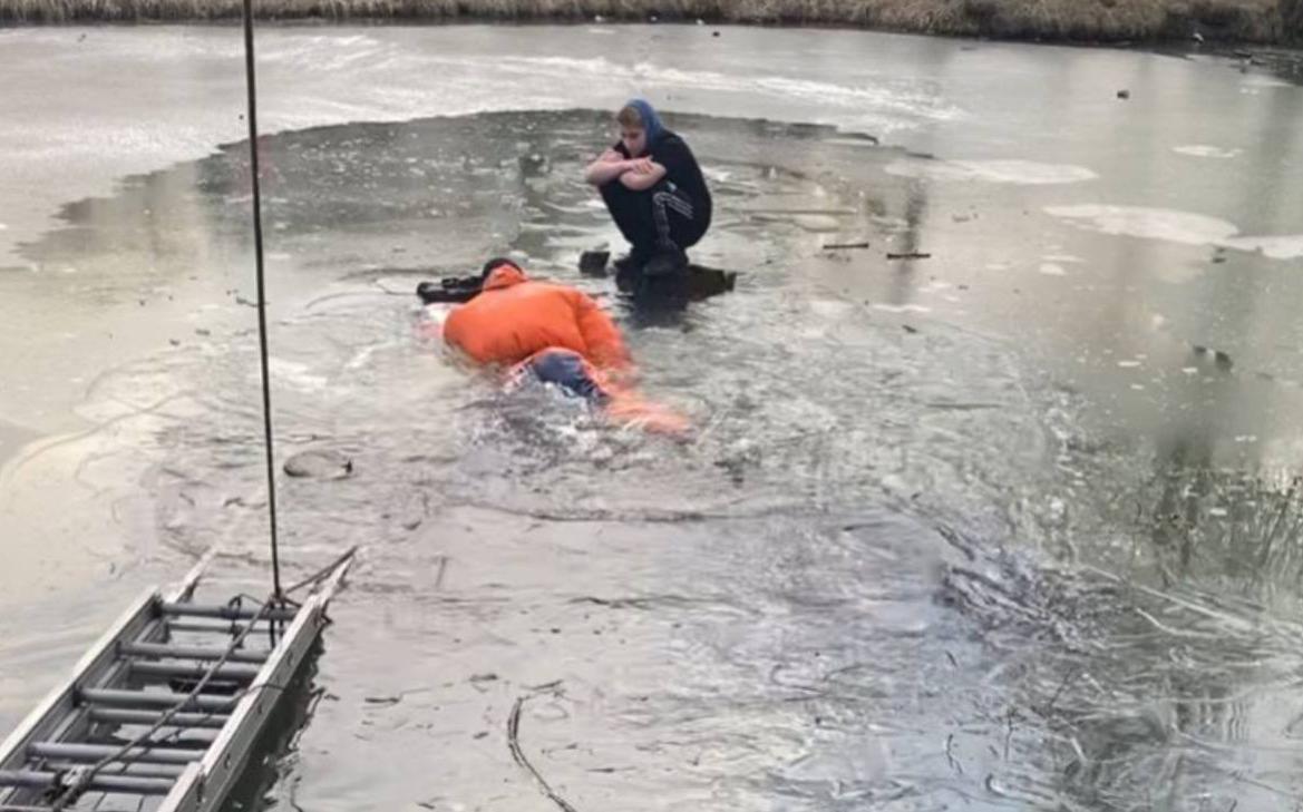 В Битцевском парке водолазы спасли провалившегося под лед мальчика