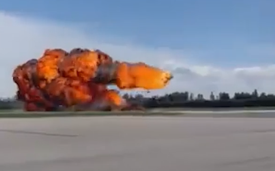 Польский военный самолет разбился о ВПП в Гдыне