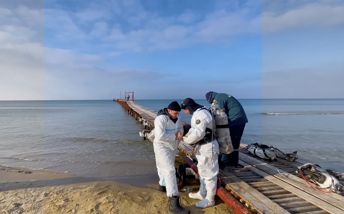 На пляжах в Анапе обнаружили новые выбросы мазута