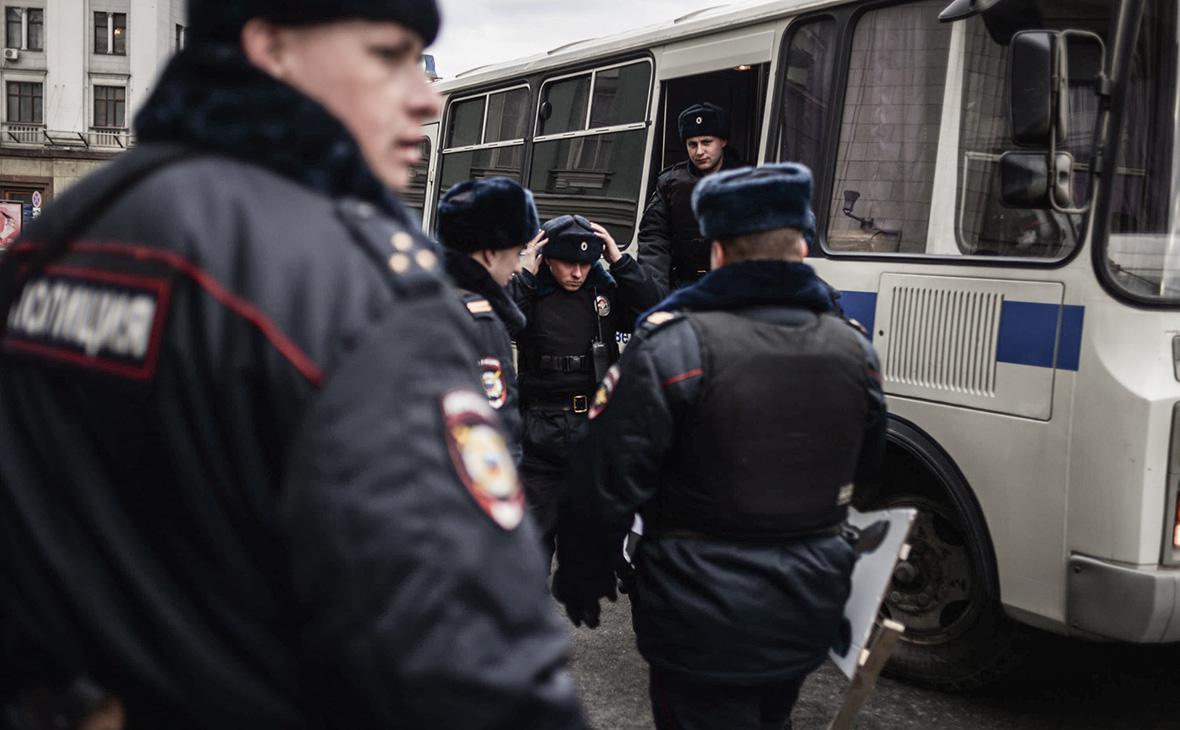 Водители двух машин устроили стрельбу на западе Москвы