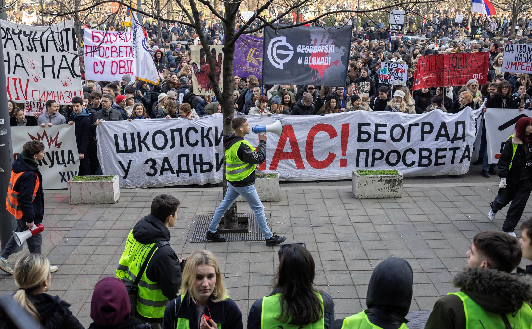 Посол увидел связь протестов в Сербии с санкциями США