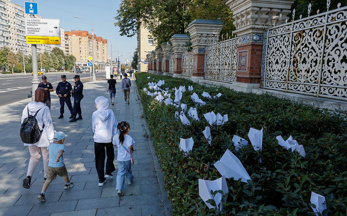 У посольства Франции в Москве прошла акция в поддержку Дурова