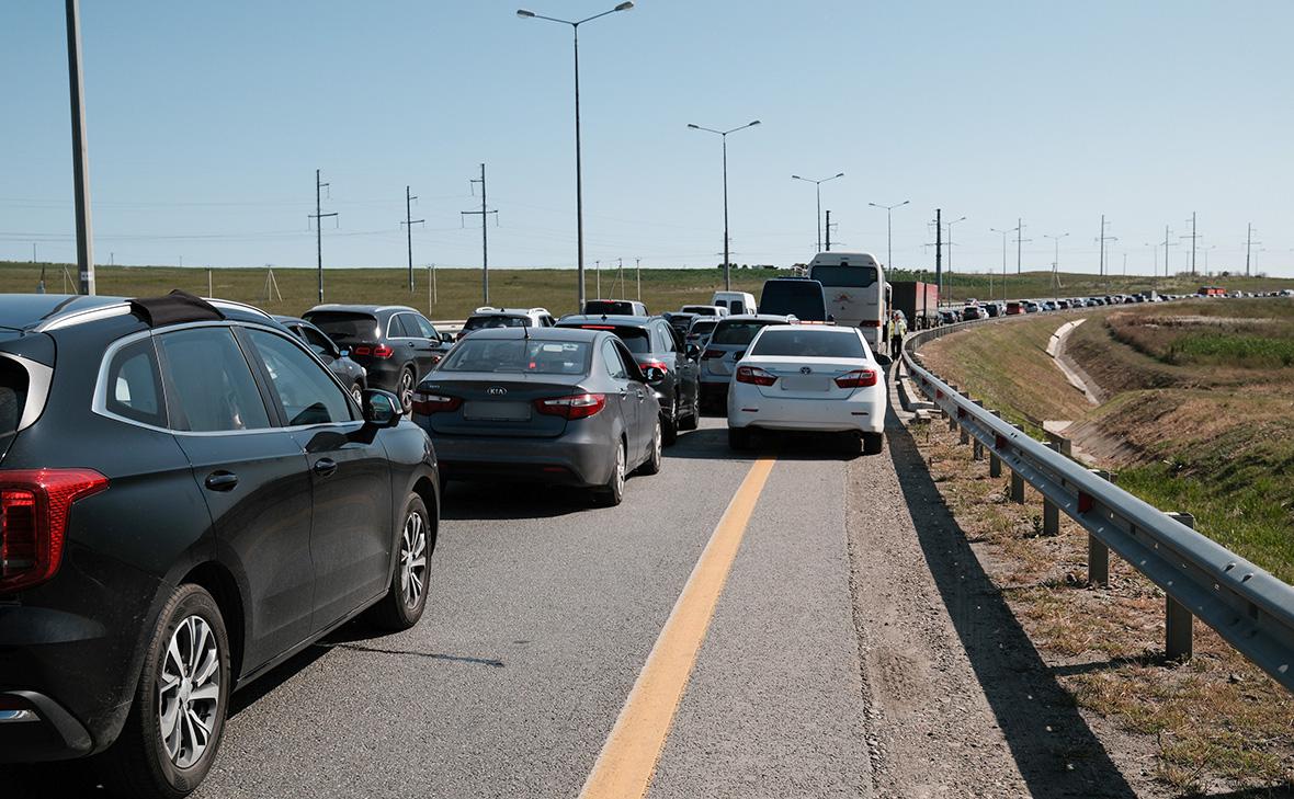 В очереди на Крымский мост скопилось 300 автомобилей