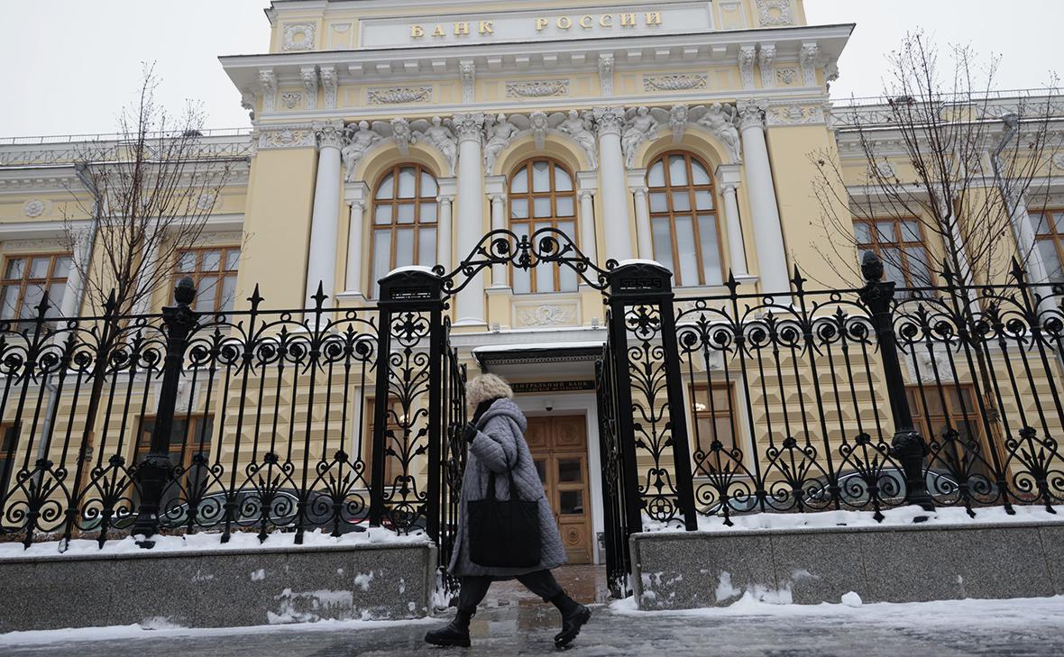 ЦБ решил не покупать иностранную валюту на внутреннем рынке до конца года