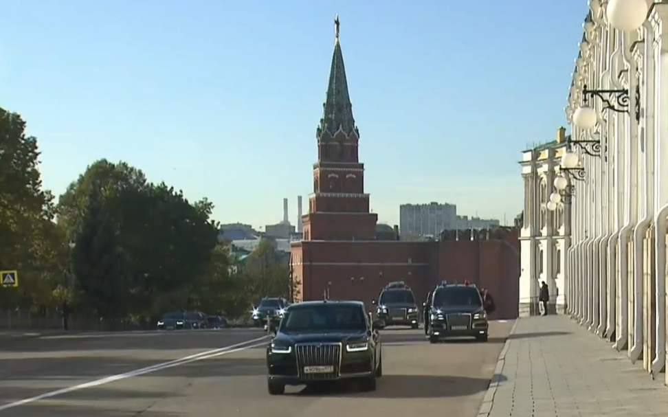 Как Путин и президент ОАЭ приезжали в Кремль на одном Aurus. Видео