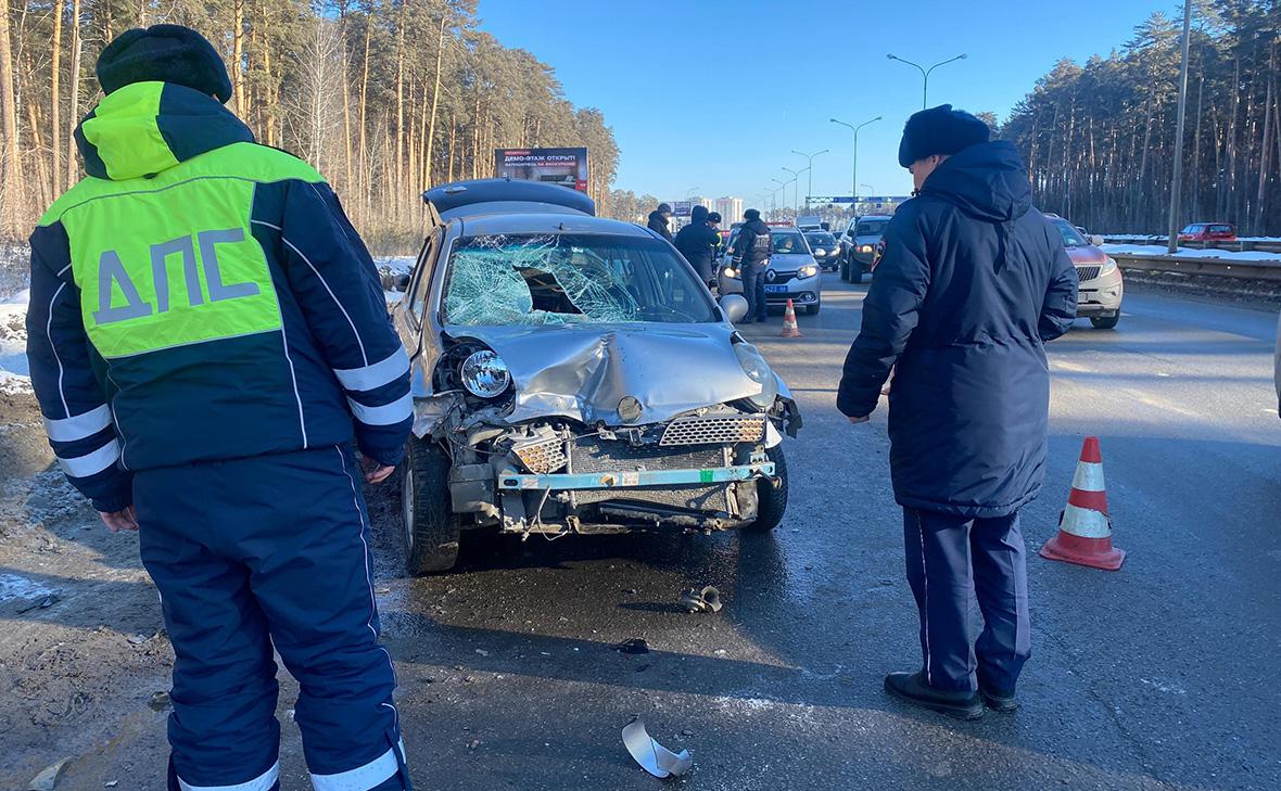 В Екатеринбурге при наезде машины на пешеходов погиб человек