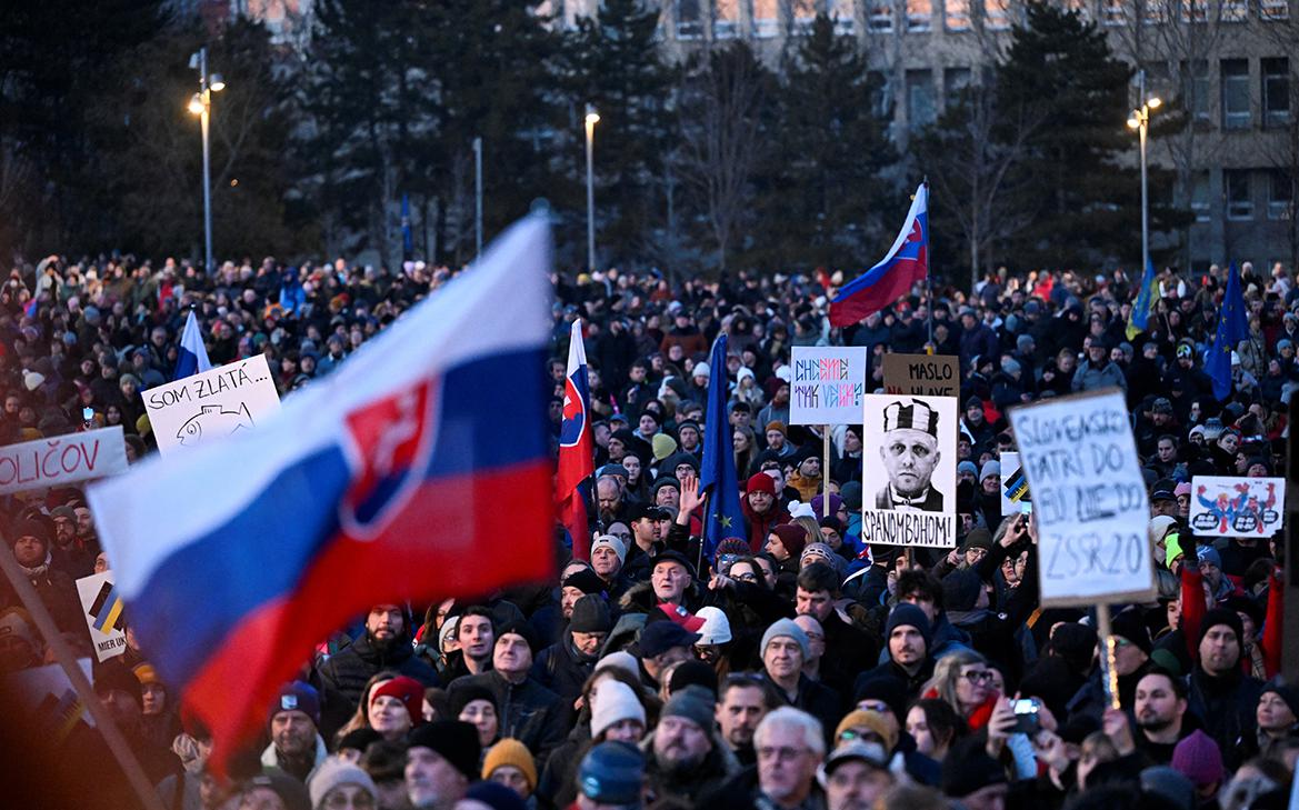 В Словакии прошли протесты с призывом к отставке Фицо