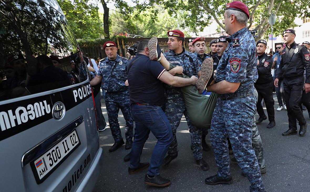 Число задержанных на акциях протеста в Ереване превысило 270 человек