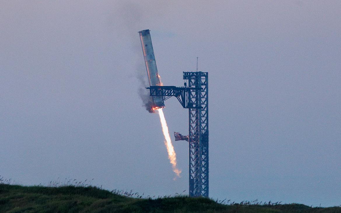 SpaceX смогла посадить носитель «самой мощной в истории» ракеты