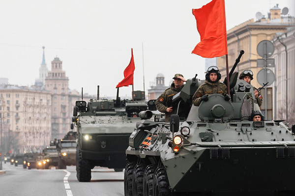 Проезд военной техники перед репетицией парада Победы. Фоторепортаж