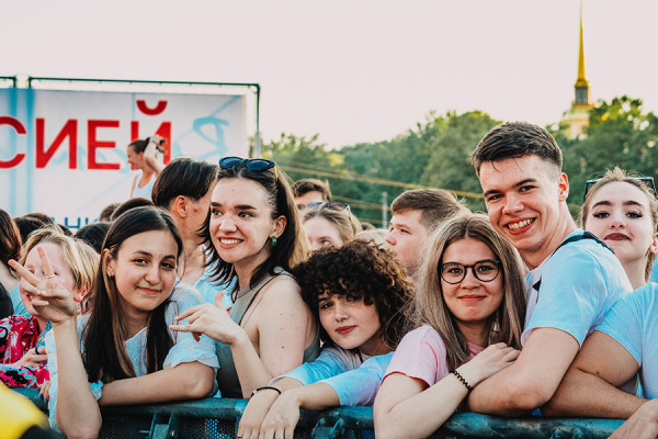 Как прошел праздник выпускников Алые паруса. Фоторепортаж