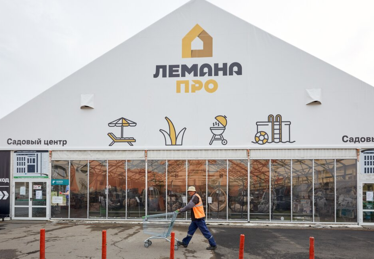 Сеть «Лемана Про» пообещала снять с продажи туалетные ёршики с Буддой