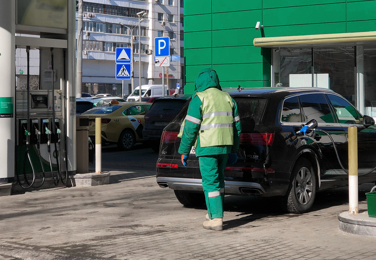 naavtotrasse.ru: на АЗС лучше выбирать заправку в литрах ради экономии