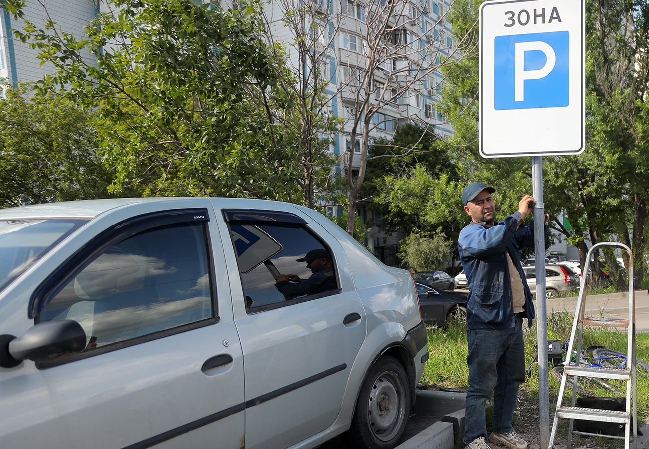 Минстрой РФ предложил сократить число парковок около новостроек с 2026 года