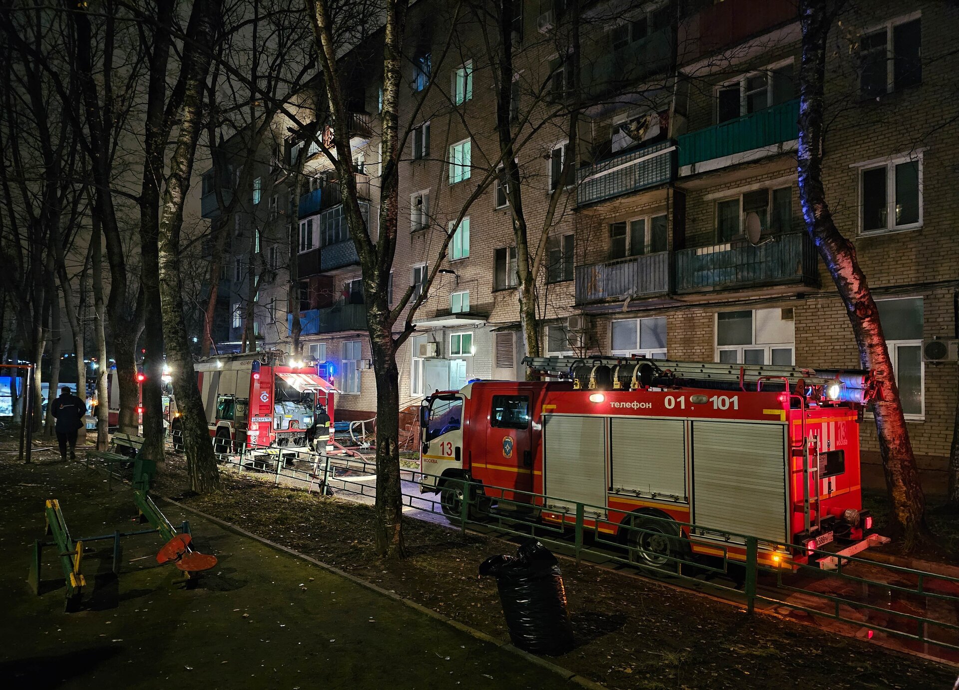 ТАСС: взрыв бытового газа не был причиной пожара в жилом доме на севере Москвы