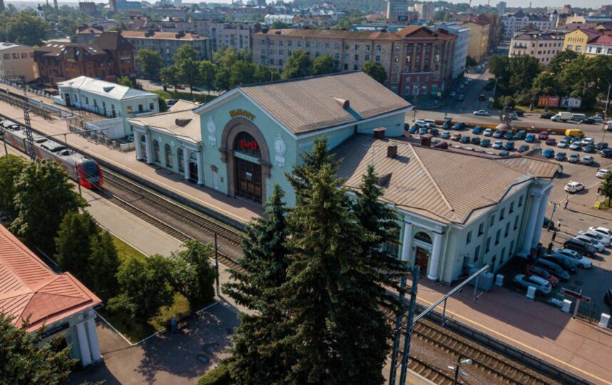 Туристический поезд довез первых пассажиров из Петербурга в Выборг