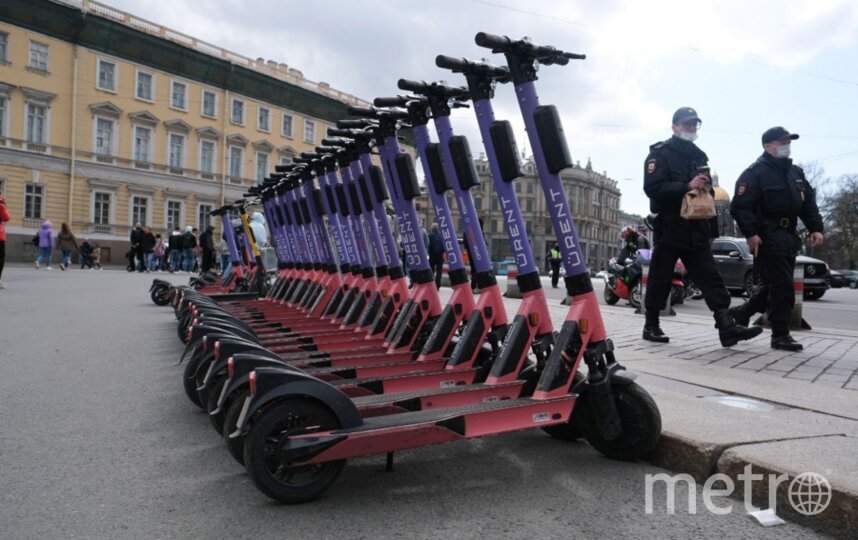 В Петербурге зафиксировали около 400 нарушений самокатчиков за неделю