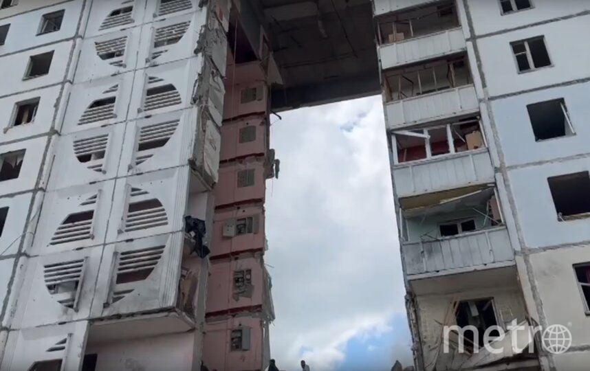 В Белгороде рухнул подъезд в многоэтажке после обстрела ВСУ