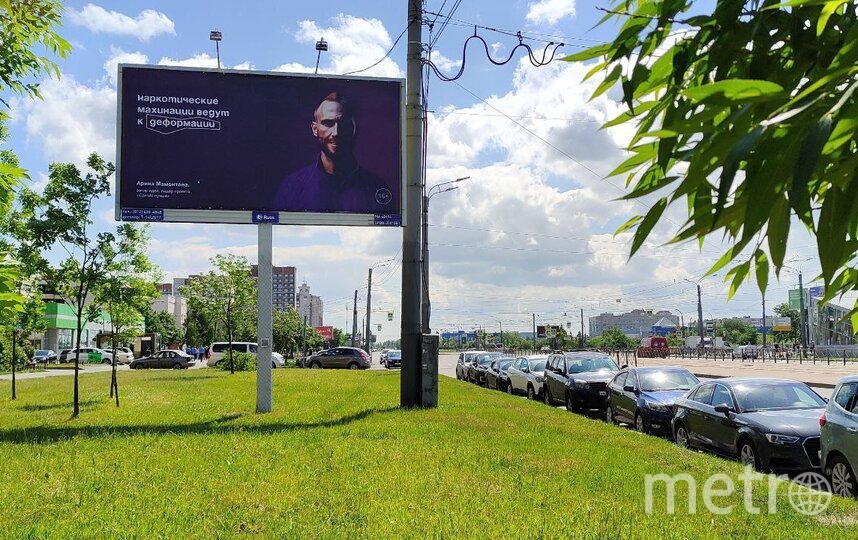 Социальная реклама авторства петербургских студентов и нейросети Сбера появилась на улицах и в общественном транспорте Северной столицы