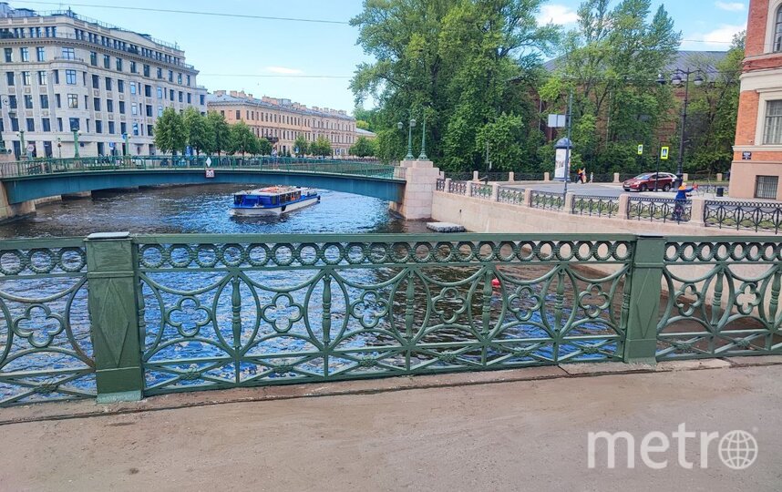 Поцелуев мост в Петербурге отремонтировали после упавшего в Мойку автобуса