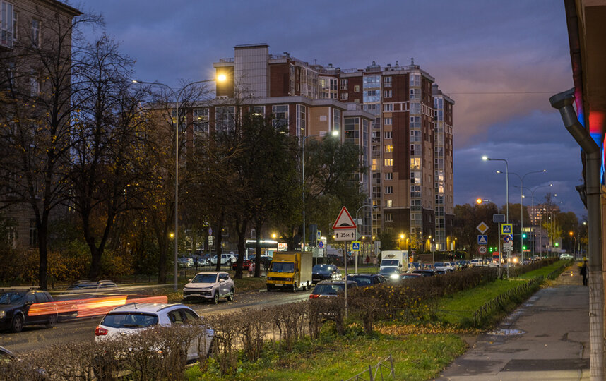 Улица на севере Петербурга стала в два раза светлее