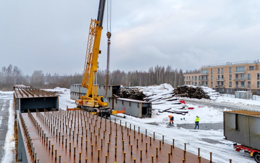 В Петербурге на трассе М-32 началась подготовка к строительству километрового путепровода