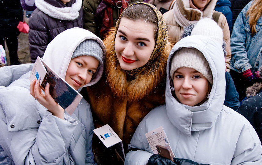 3500 блинов, арт-кокошники и AI-фотозона: Сударыня Масленица в Петербурге задает новый тренд прощания с зимой