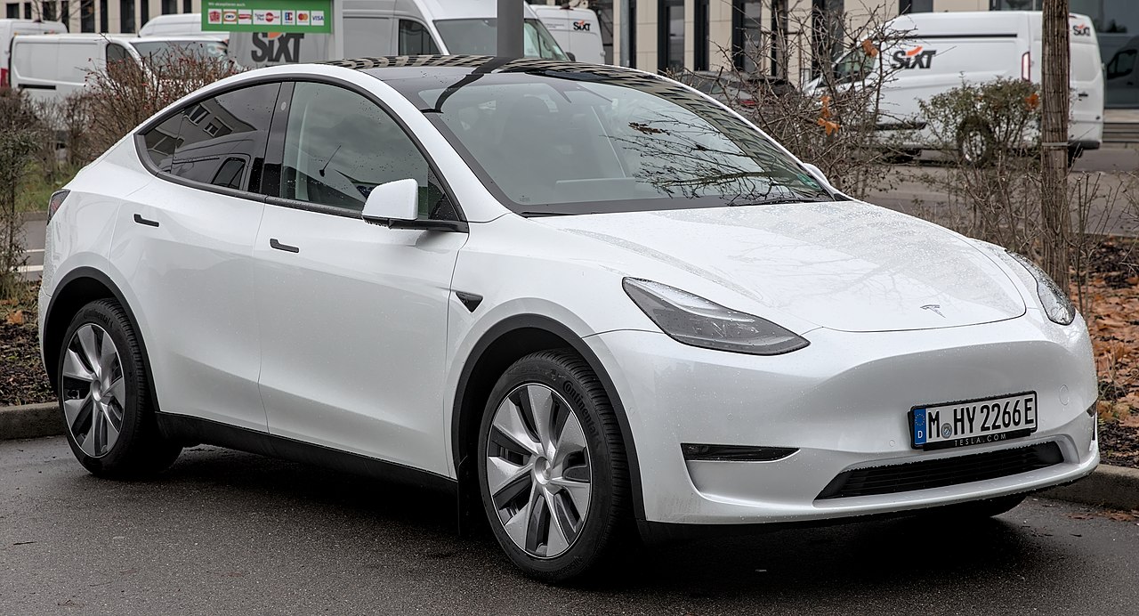 Цены на автомобили Tesla Model X вырастут еще на $5 тыс.