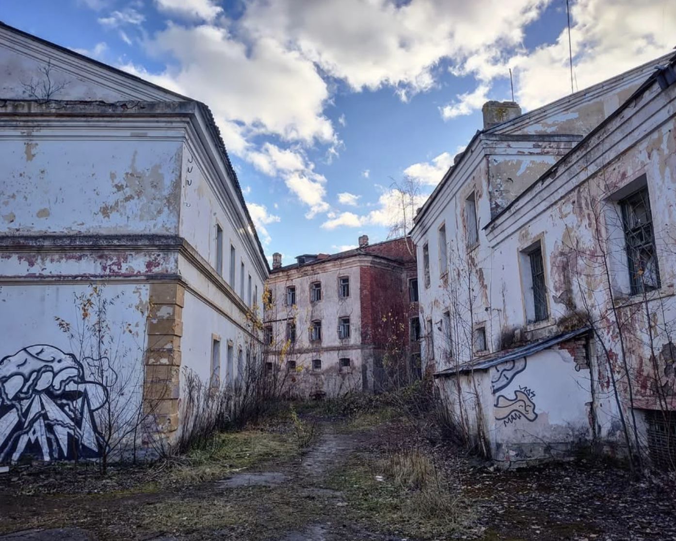 В Новгородской области на торги выставили тюрьму 19-го века, дом из романа «Братья Карамазовы» и купеческий особняк