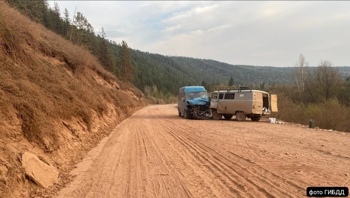 Десять человек пострадали в жёстком ДТП с автобусом под Иркутском