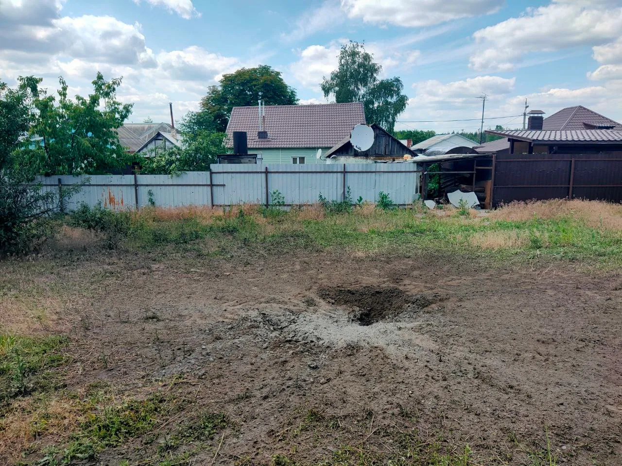 Четыре мирных жителя пострадали при атаке дронов-камикадзе в Белгородской области