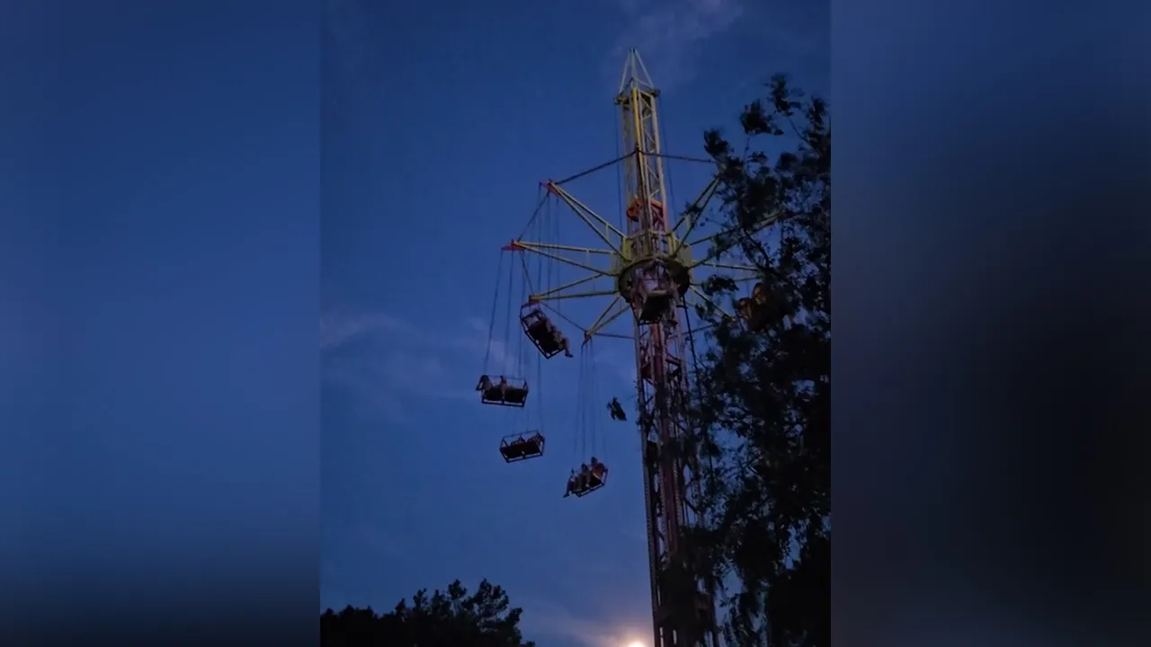 В парке Геленджика люди зависли на аттракционах из-за выключенного электричества